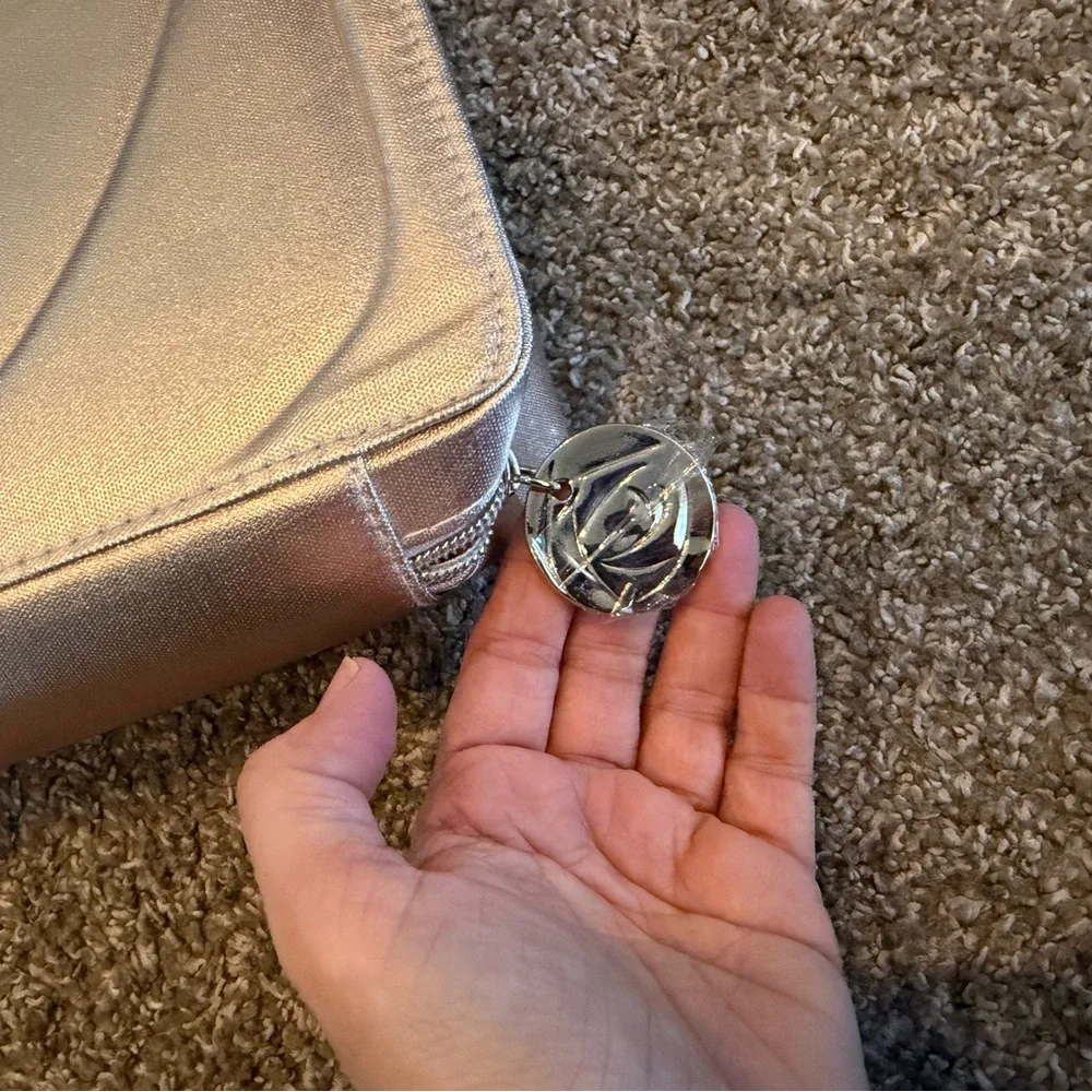 Lancôme Gold Textured organization container